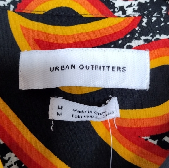 NWT Urban Outfitters Men's Flames Print Short Sleeve Casual Button Down Shirt - Picture 11 of 12
